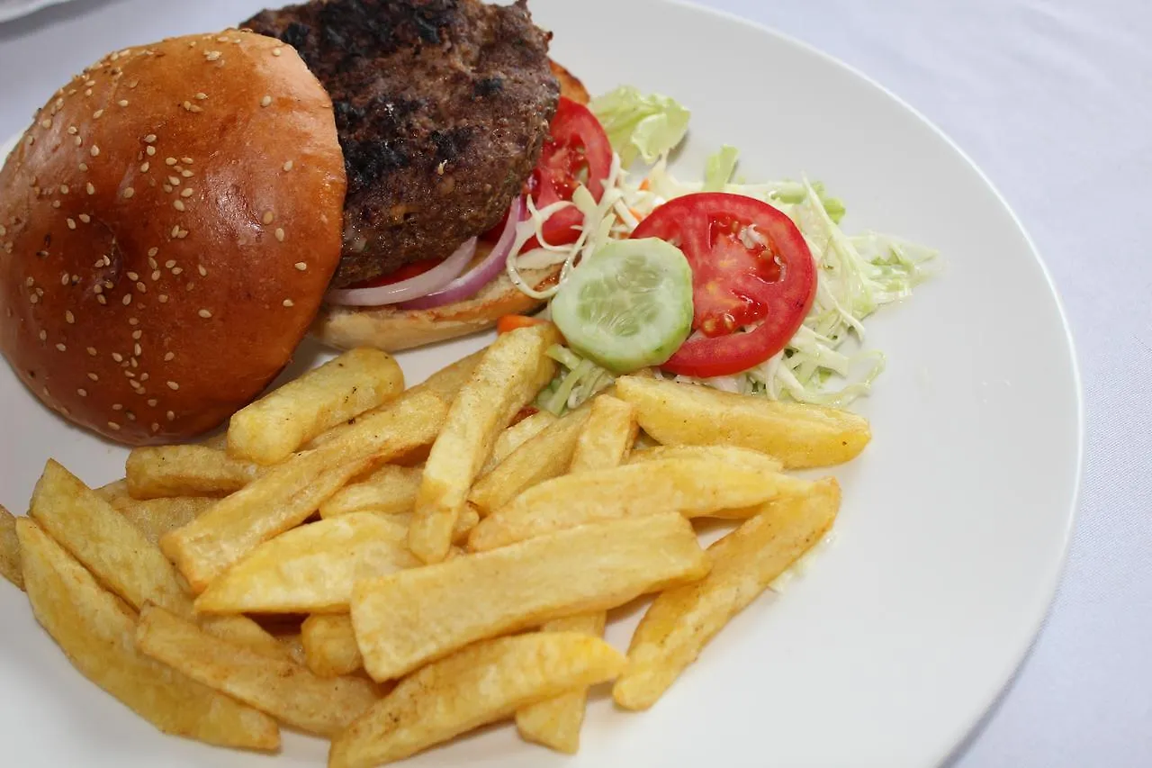 Hotel Jfrigh Makerere 3*,